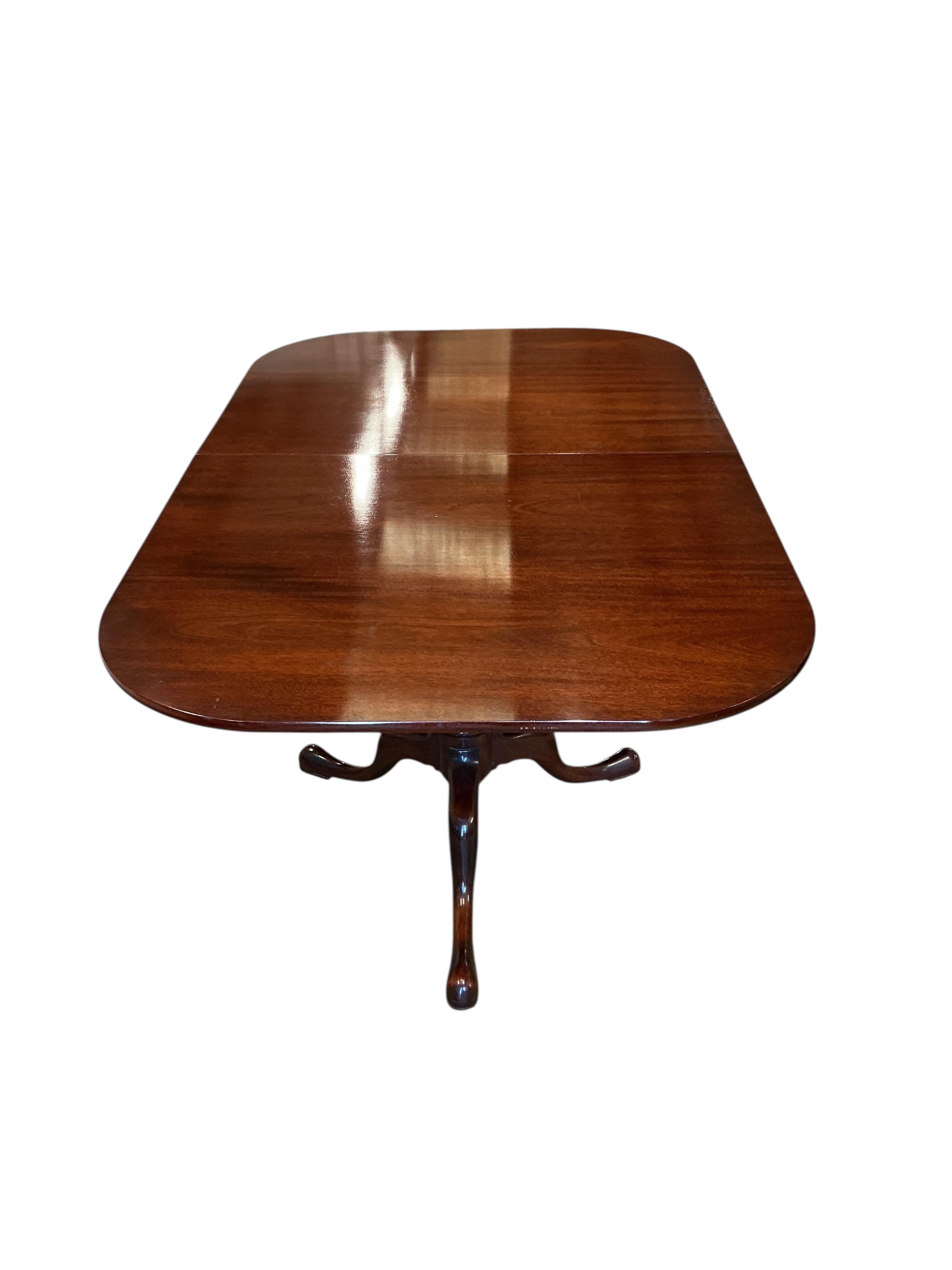 A William Tillman reproduction mahogany twin pillar extending dining table, 225cm extended, one spare leaf, depth 115cm, height 74cm